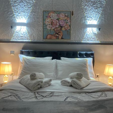 Anna Maria Greek Filoxenia Apartment Пирея Екстериор снимка