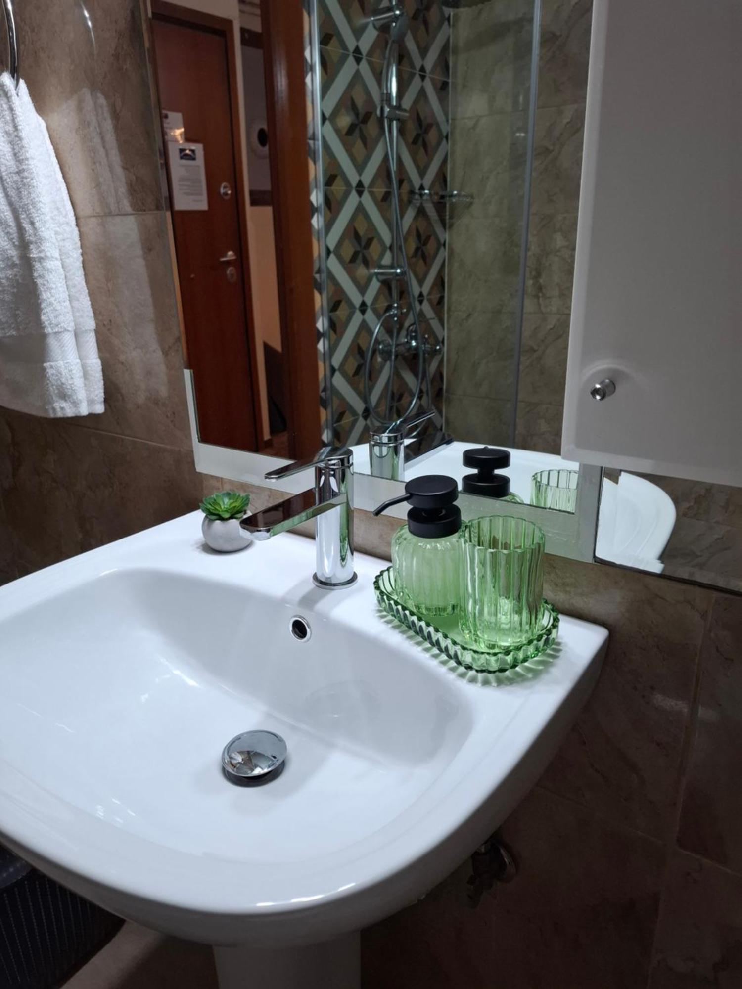 Anna Maria Greek Filoxenia Apartment Пирея Екстериор снимка
